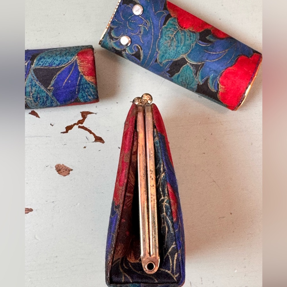 Vintage Silk Set with Kiss-lock coin purse, Lipstick Holder and Key Holder - Picture 3 of 8